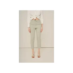 Selected By La.ra Broek Groen