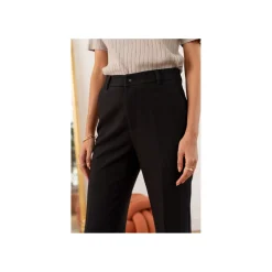 Selected By La.ra Broek Zwart