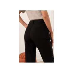 Selected By La.ra Broek Zwart