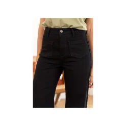 Selected By La.ra Broek Zwart