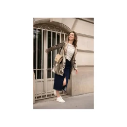 Selected By La.ra Jas Brons