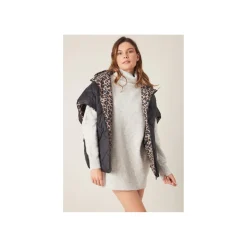 Selected By La.ra Jas Zwart