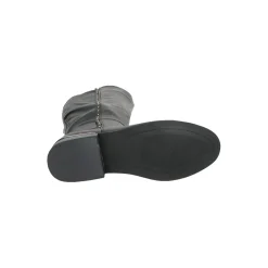 Selected By La.ra Laars Zwart