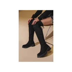 Selected By La.ra Laars Zwart