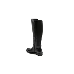 Selected By La.ra Laars Zwart