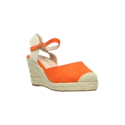 Selected By La.ra Riemschoen Oranje