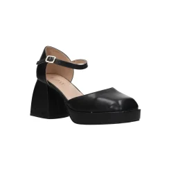 Selected By La.ra Riemschoen Zwart