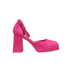 Selected By La.ra Riemschoen Roze