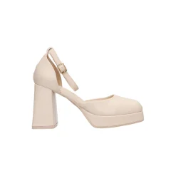 Selected By La.ra Riemschoen Roze