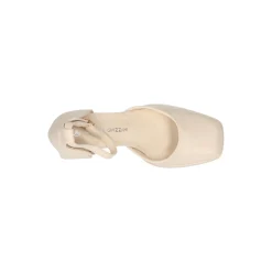 Selected By La.ra Riemschoen Roze