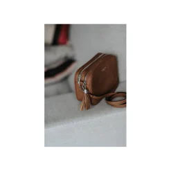 Selected By La.ra Schoudertas Camel