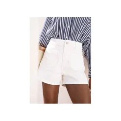 Selected By La.ra Short Wit